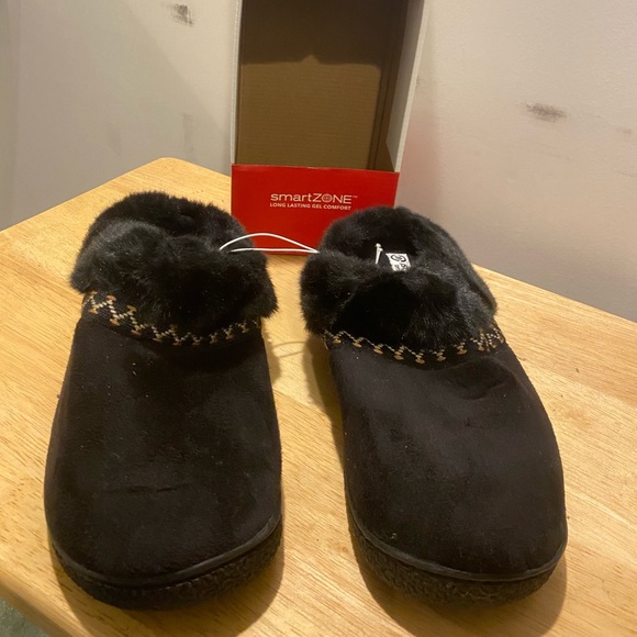 New Isotoner smart zone slipper